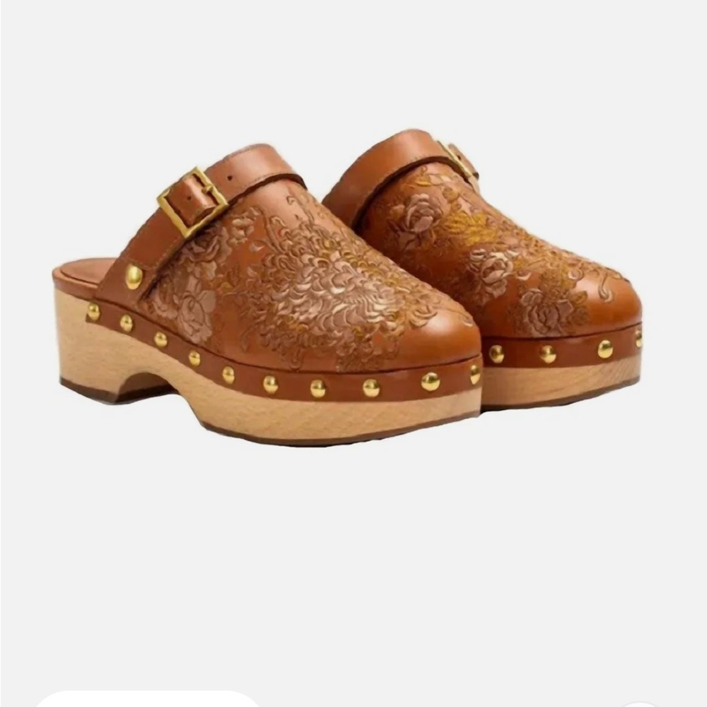 NWOB Johnny Was Tan Embroidered Mono Clog size 8